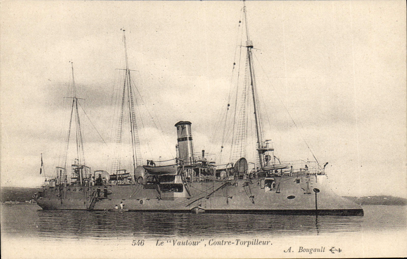 CPA Bateau de Guerre Le Vautour Contre Torpilleur 