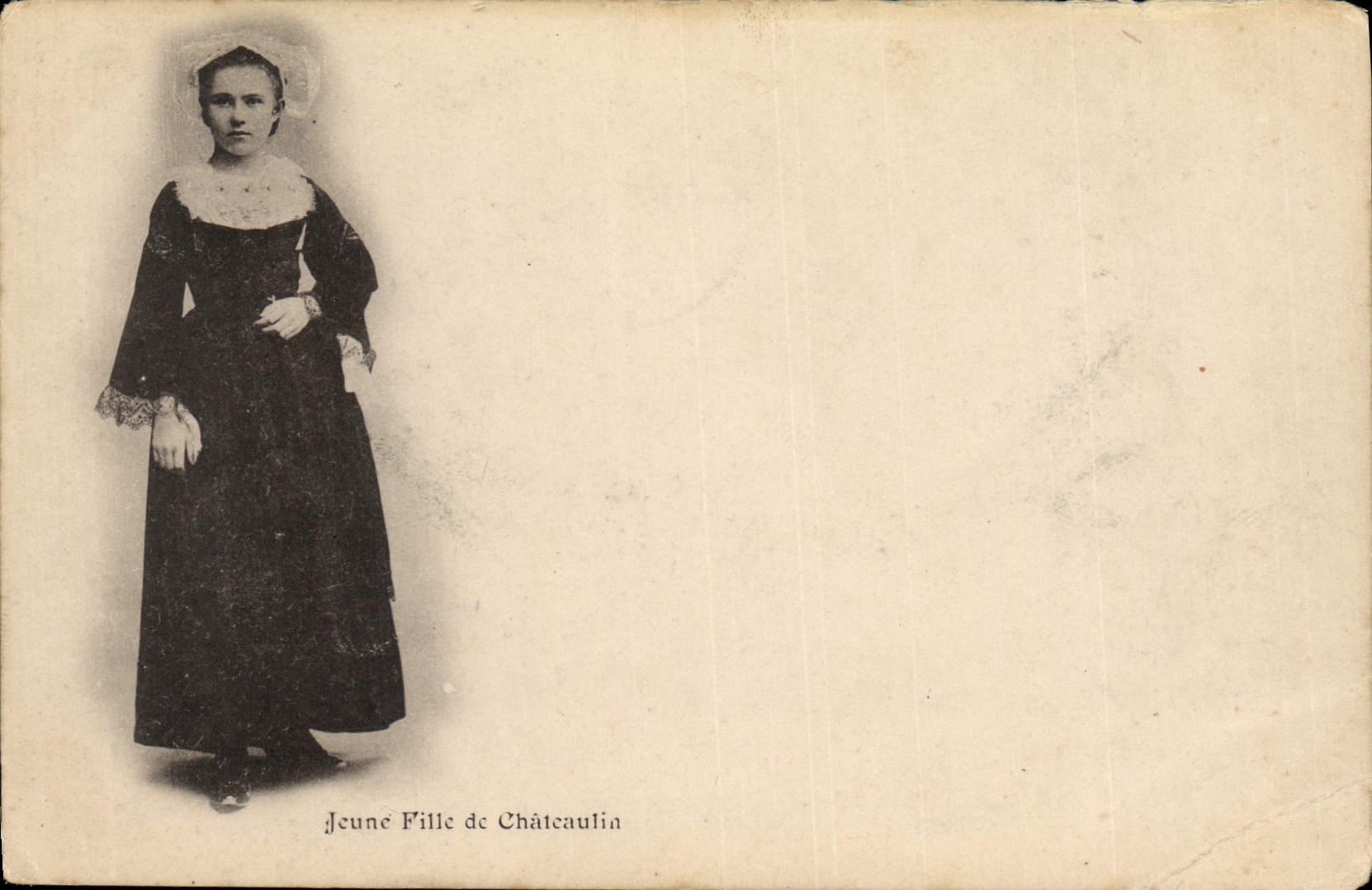 CPA Folklore Jeune fille de Chateaulin 
