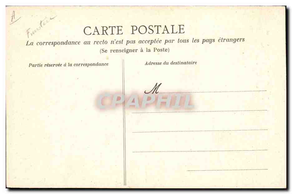 CPA Folklore Keriolet Costumes anciens du musee Sous le porche  — Verso