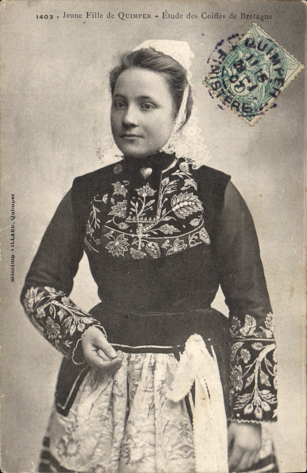 CPA Folklore Jeune fille de Quimper 