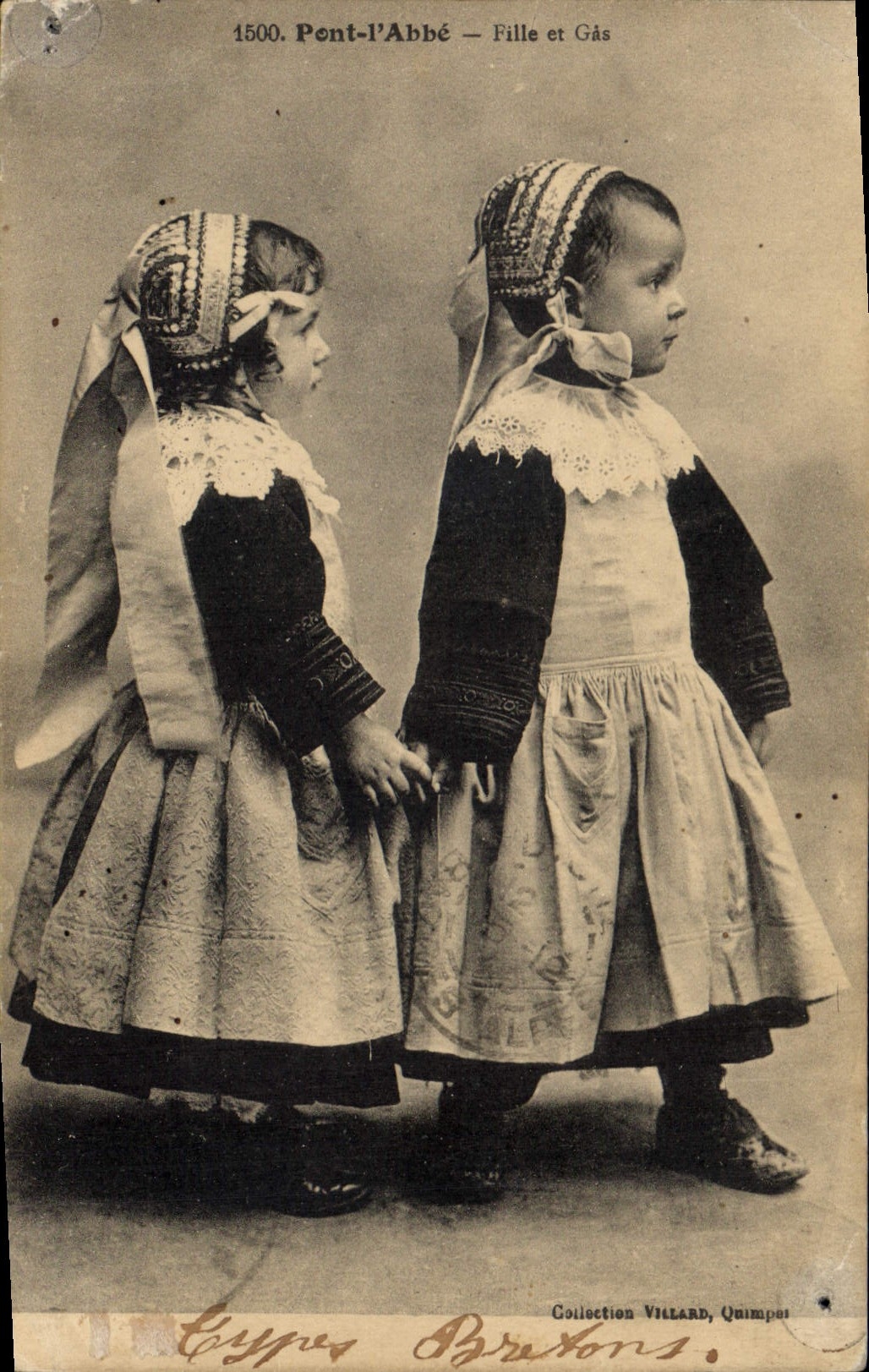 CPA Folklore Pont L'Abbe Fille et GAs 