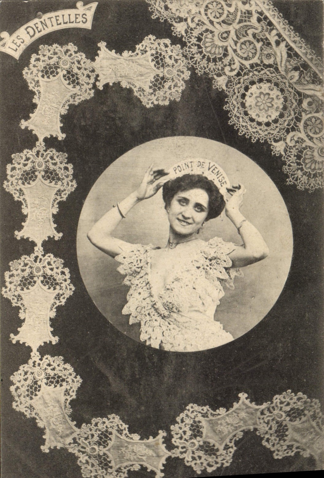 CPA Folklore Dentelle Dentelliere Point de Venise 