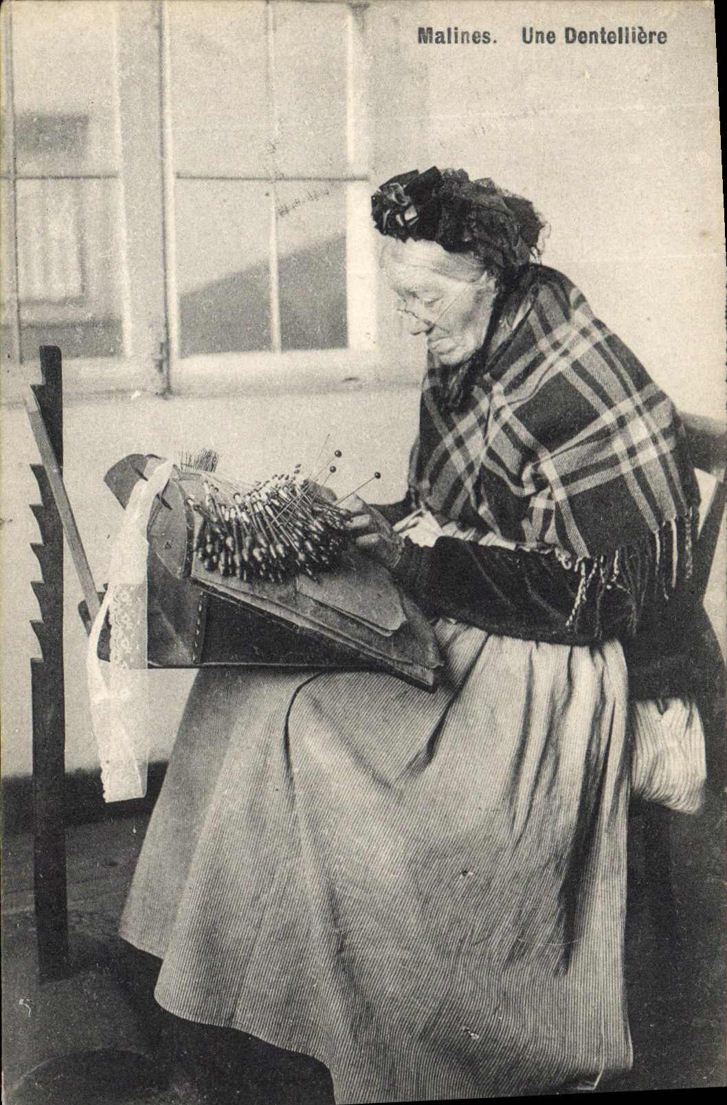 CPA Folklore Dentelle Dentelliere Malines