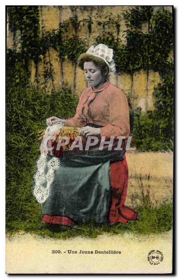 CPA Folklore Dentelle Une jeune Dentelliere 