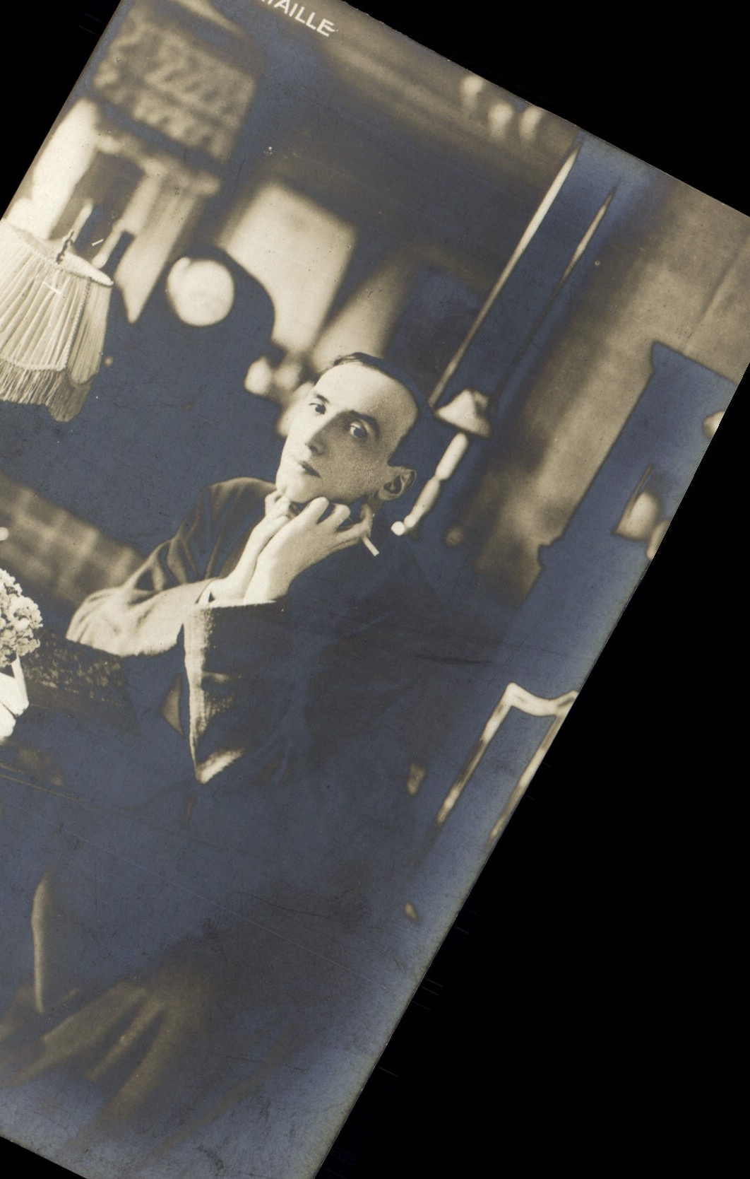 Portrait d'homme — intérieur — éditeur G. Graille