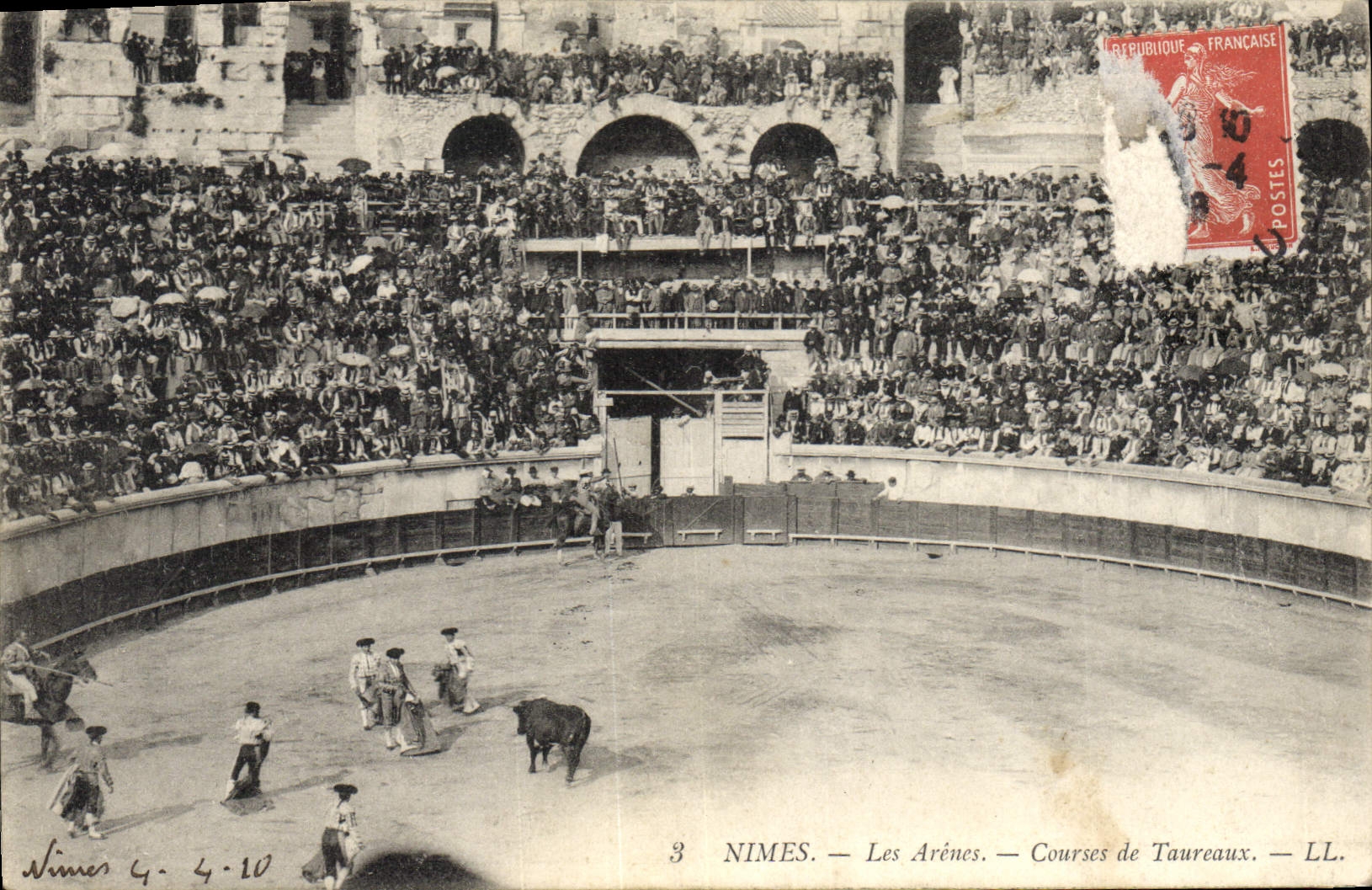 CPA Corrida Course de taureaux Nimes Les arenes 