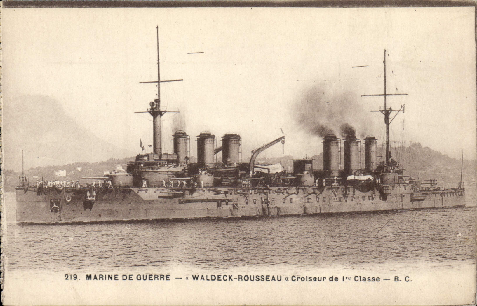 CPA Bateau de Guerre Waldeck Rousseau Croiseur de 1ere classe 
