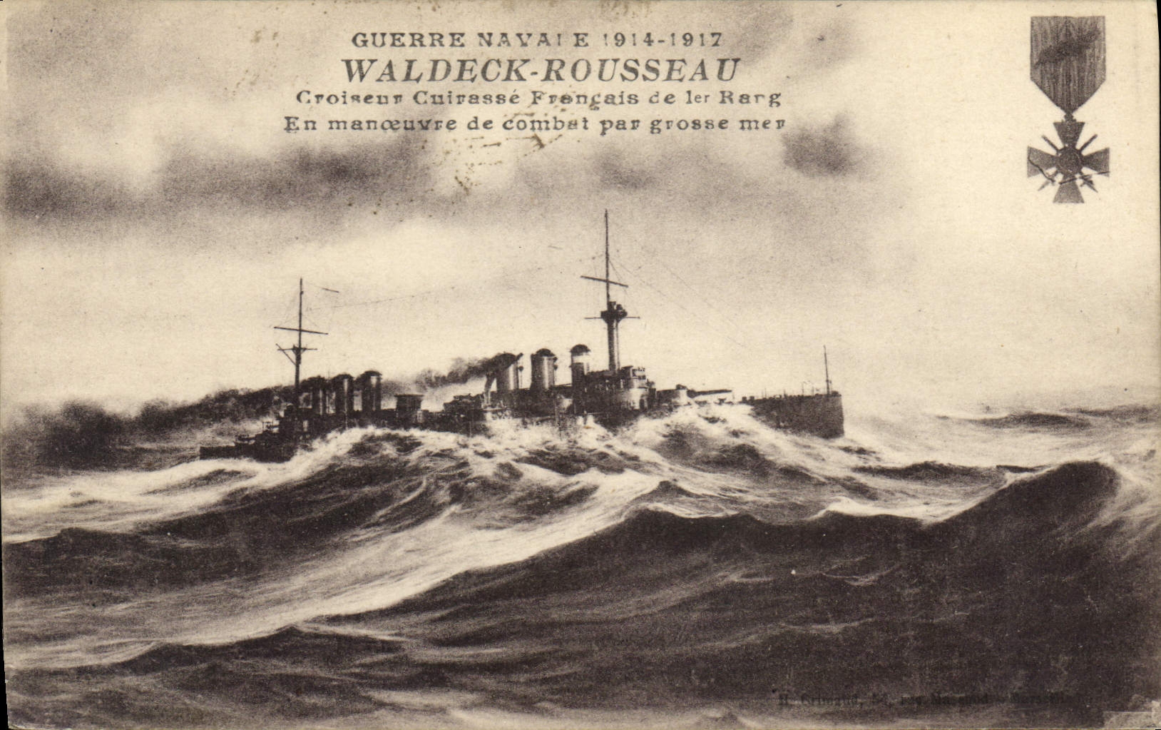 CPA Bateau de Guerre Waldeck Rousseau Croiseur Cuirasse Francais de 1er rang Medaille 