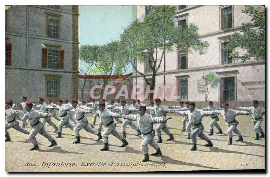 CPA Militaria LVC Infanterie Exercice d'assouplissement