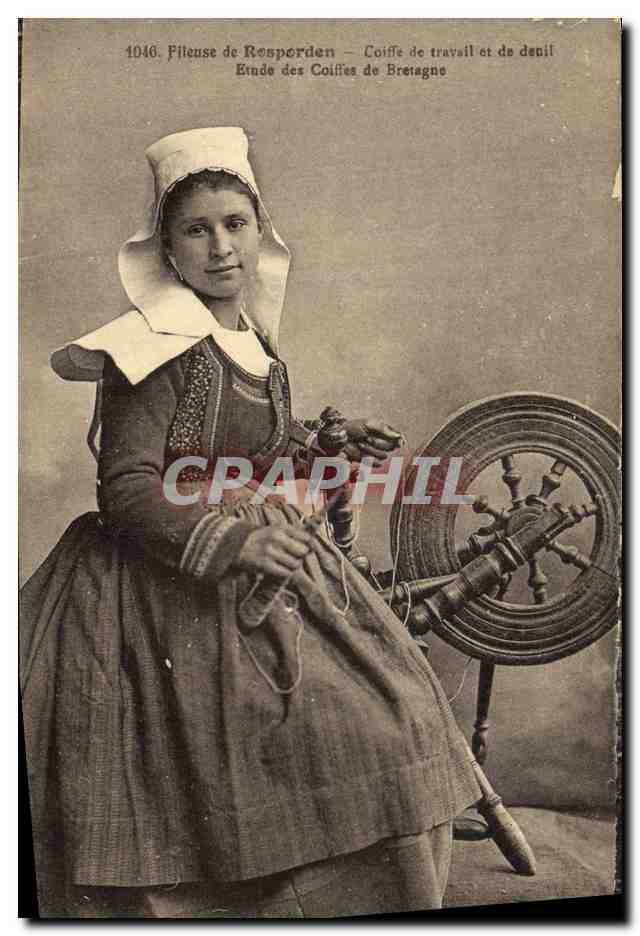 CPA Folklore Fileuse de Rosporden Cofife de travail et de deuil 