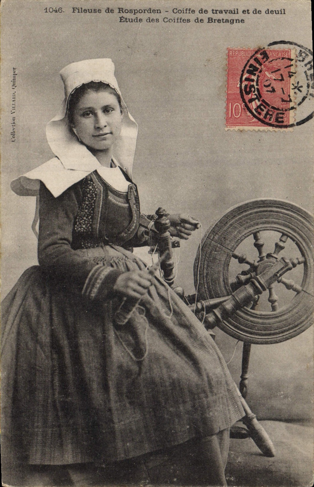 CPA Folklore Fileuse de Rosporden Cofife de travail et de deuil 