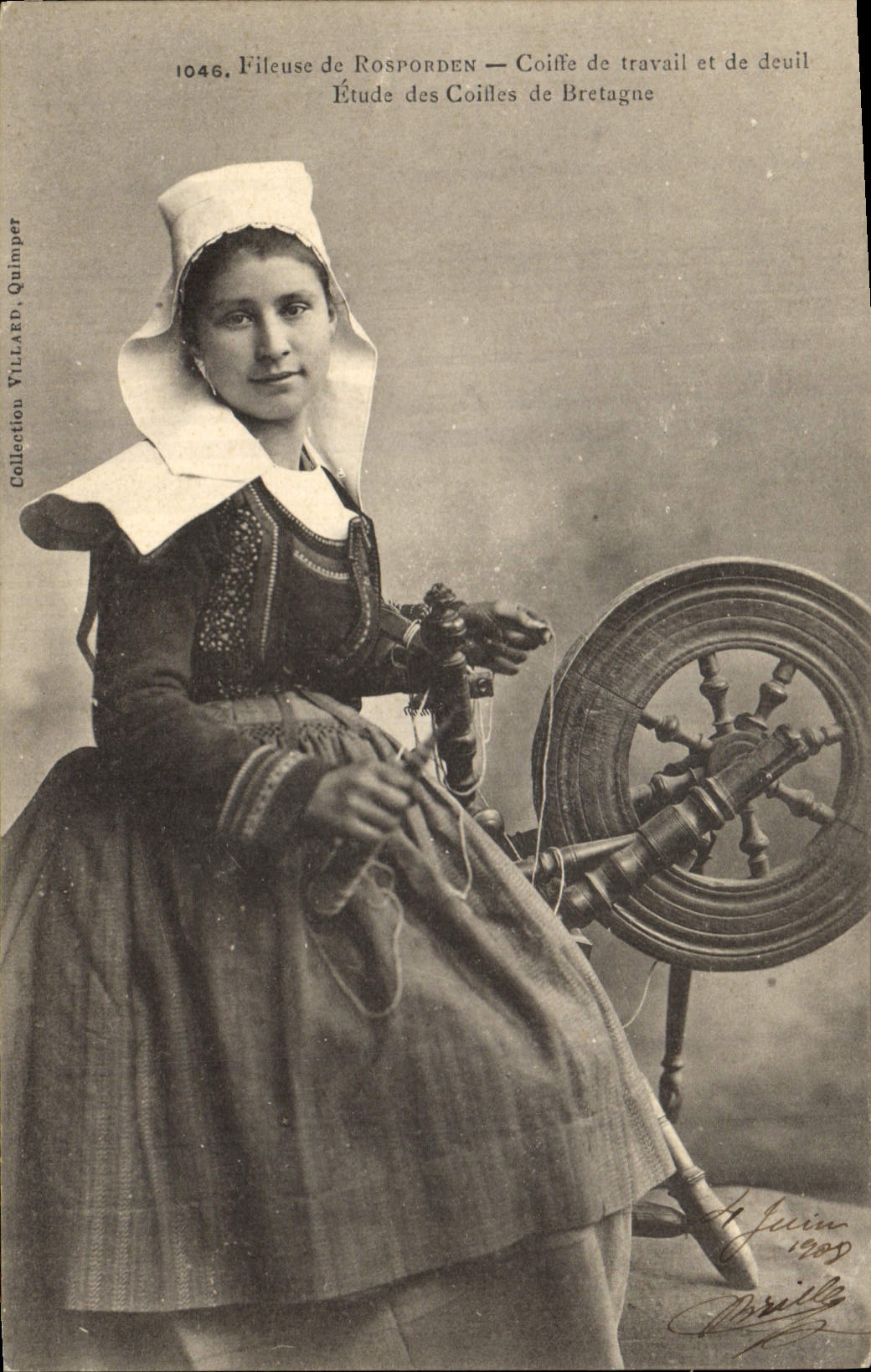 CPA Folklore Fileuse de Rosporden Cofife de travail et de deuil 