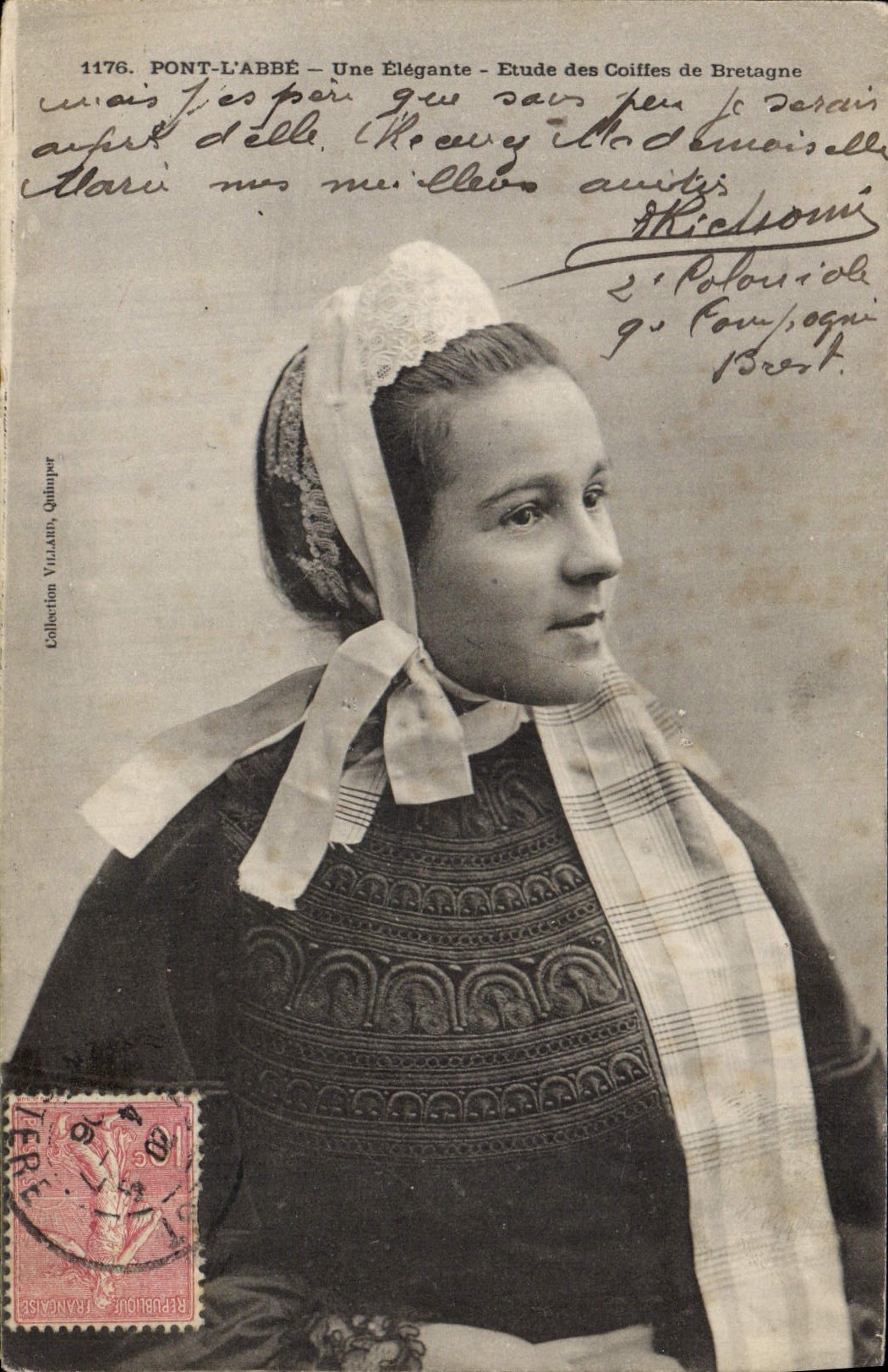 CPA Folklore Pont L'Abbe Une elegante