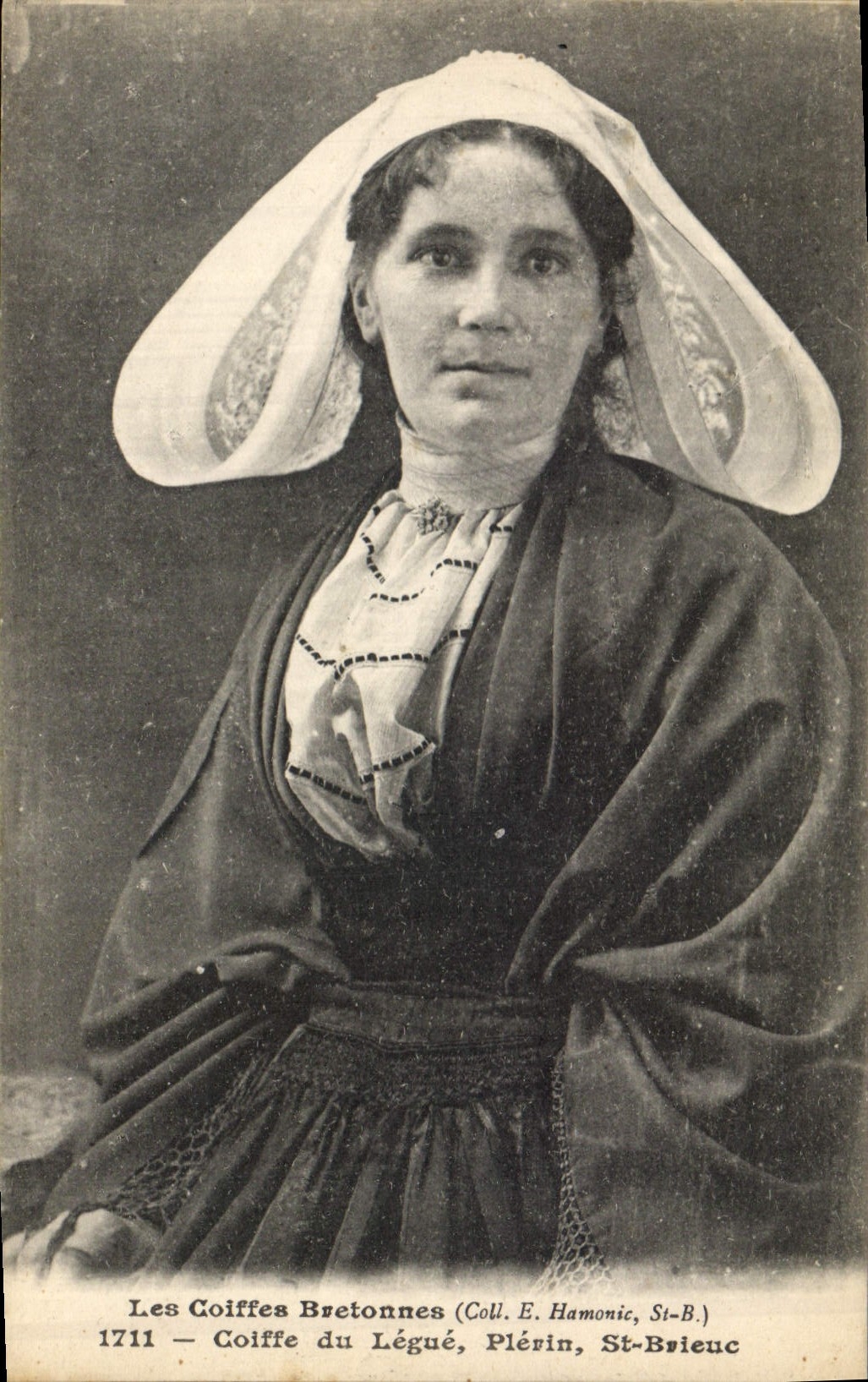 CPA Folklore Coiffe du Legue Plerin St Brieuc
