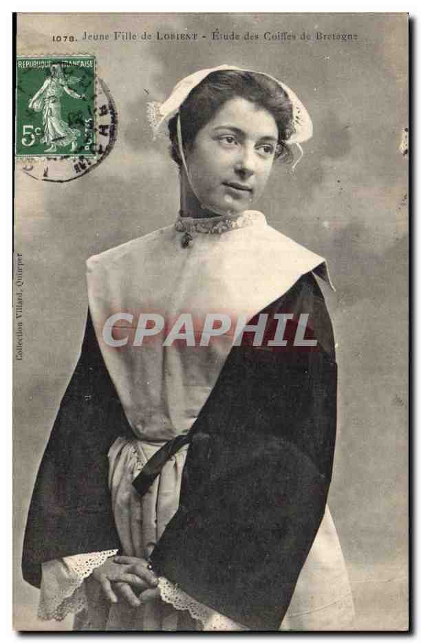 CPA Folklore Jeune fille de Lorient 
