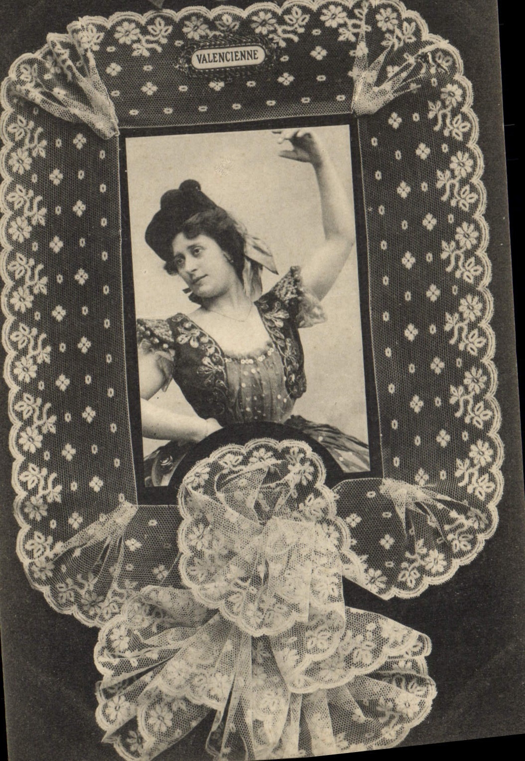 CPA Folklore Dentelle Dentelliere Valencienne