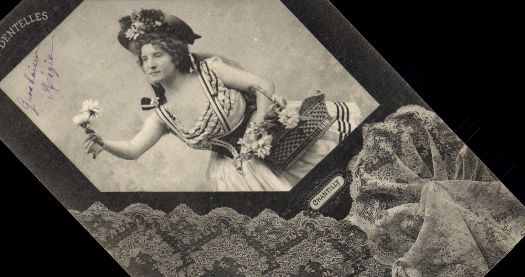 CPA Folklore Dentelle Dentelliere Chantilly