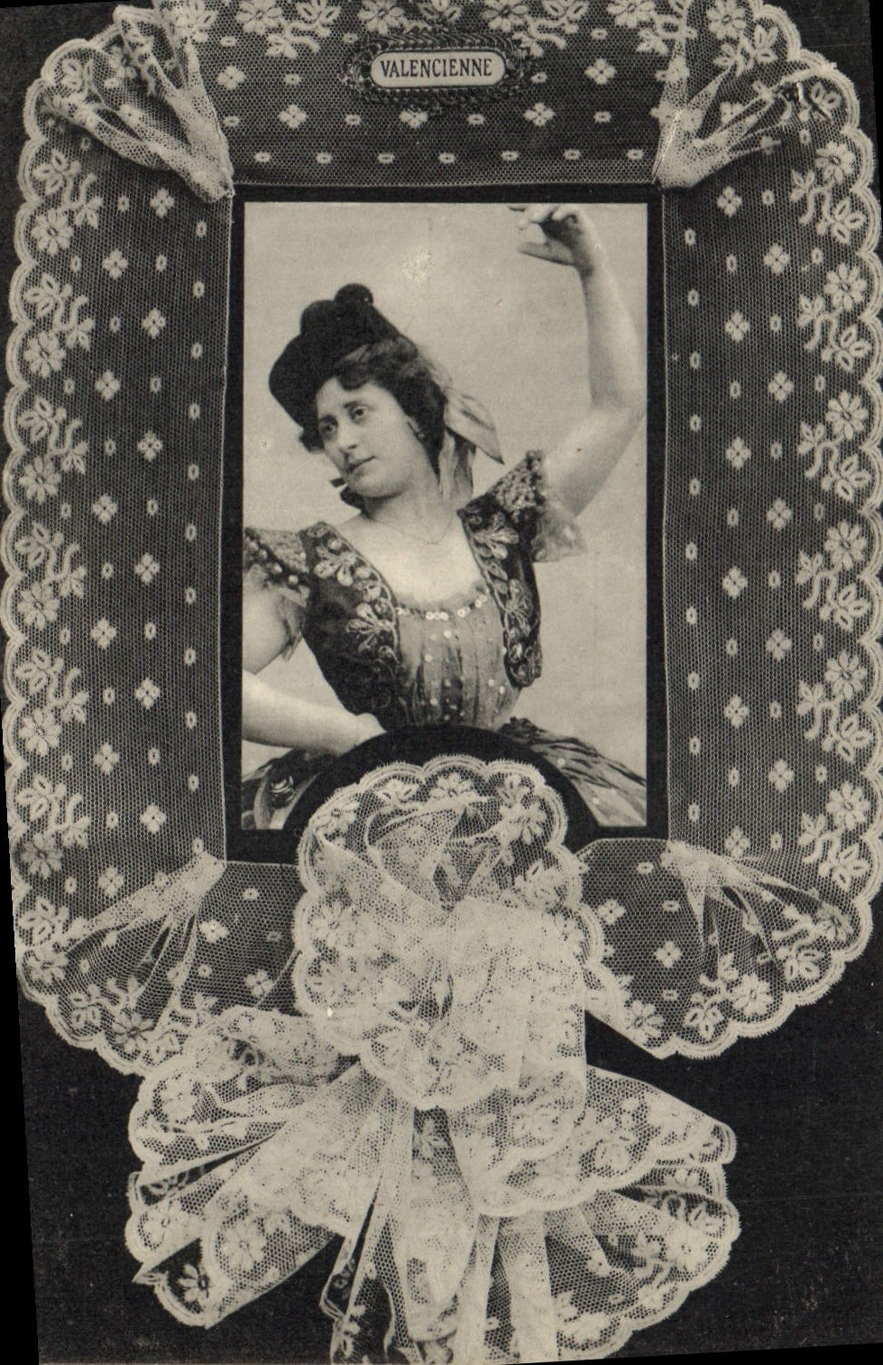CPA Folklore Dentelle Dentelliere Valencienne 