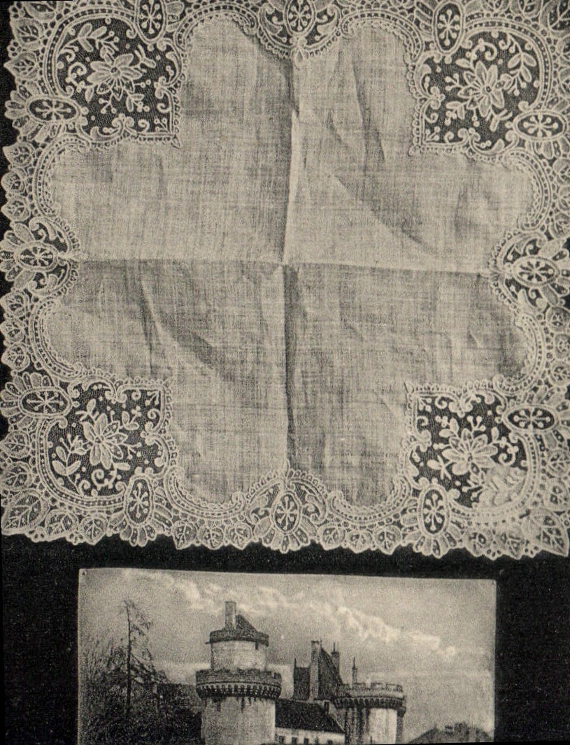CPA Folklore Dentelle Dentelliere Mouchoir Point d'Alencon Chateau des Ducs d'Alencon 