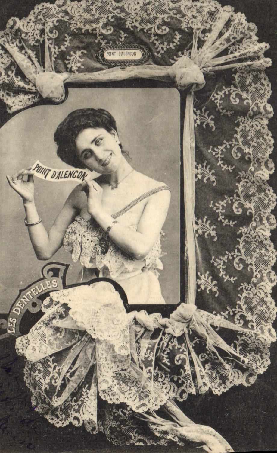 CPA Folklore Dentelle Dentelliere Point d'Alencon