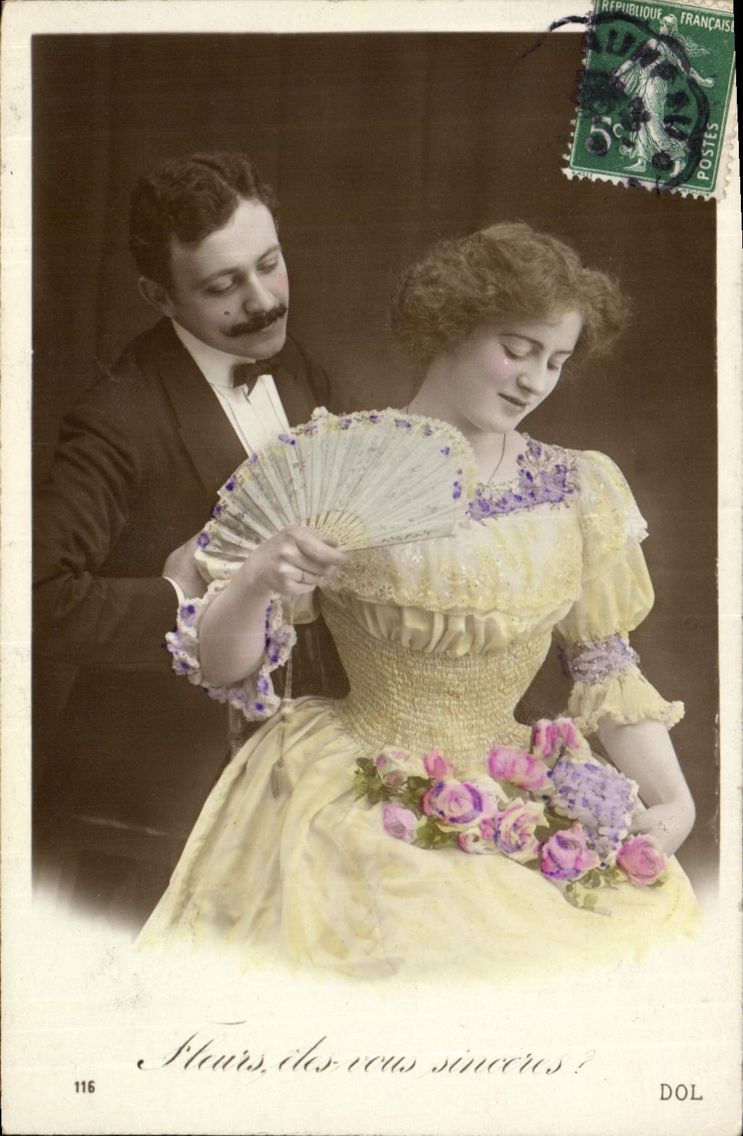 Couple en tenue de soirée — Fleurs des vœux sincères — DOL n°116
