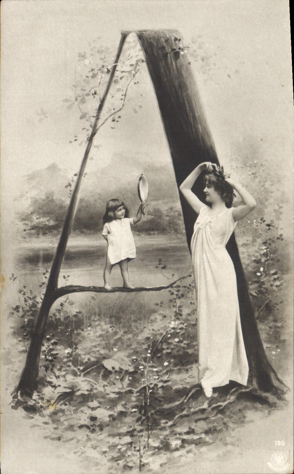 Femme et enfant devant une grande lettre A — éditeur CPAPHIL, n° 195