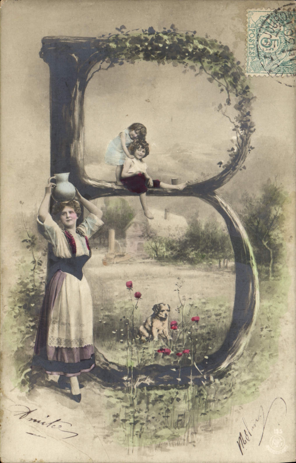 Femme en costume traditionnel tenant un pot — deux enfants et un chien dans un cadre en forme de D — éditeur Amitez, n° 135