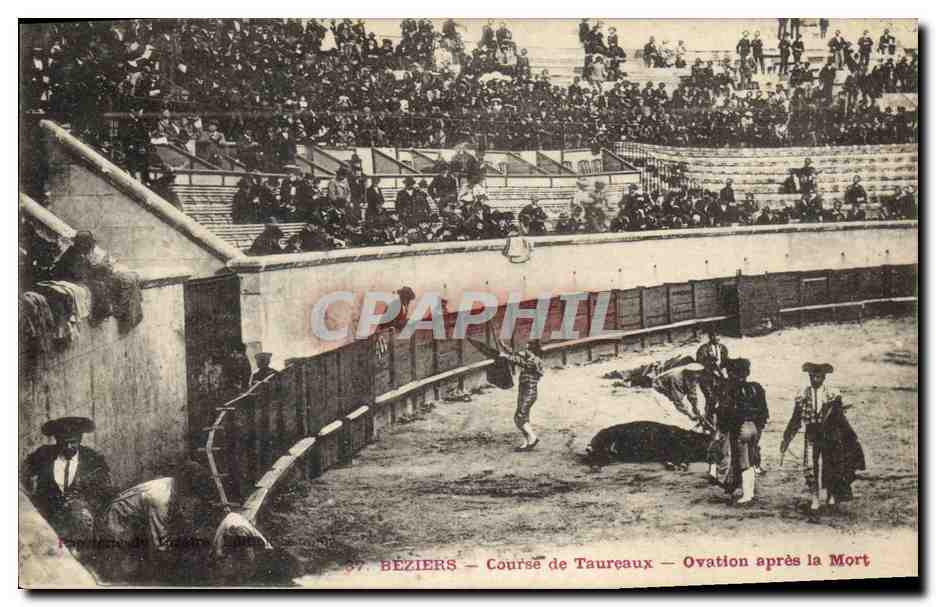 Béziers — Course de Taureaux — Ovation après la Mort