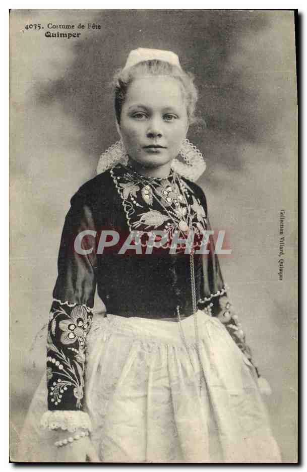 CPA Folklore Costume de fete Quimper 