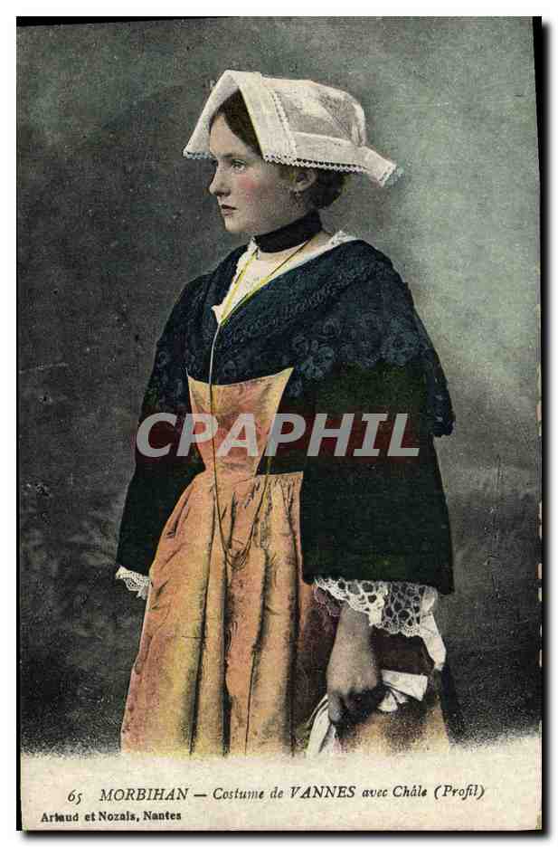 CPA Folklore Morbihan Costume de Vannes avec Chale Profil 