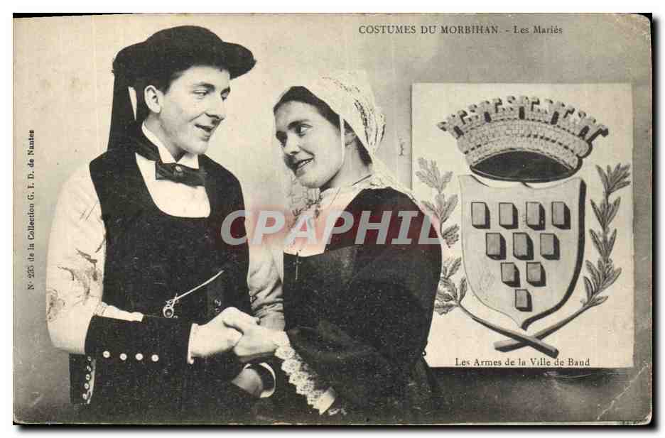 CPA Folklore Costumes du Morbihan Les maries Mariage 