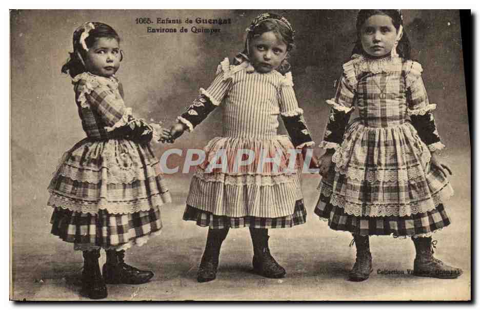 CPA Folklore Enfants de Guenant Environs de Quimper 