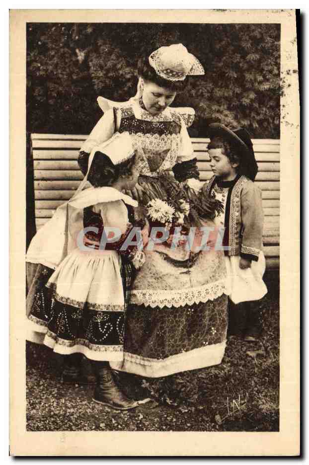 CPA Folklore Bretagne Enfants 