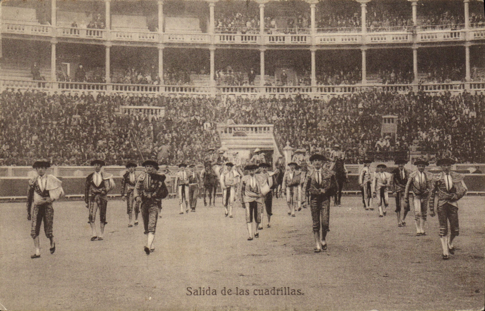 CPA Corrida Course de taureaux Salida de las cuadrillas 