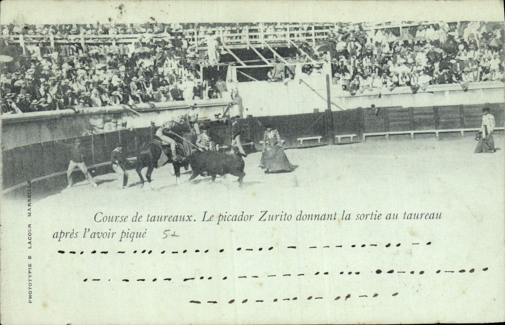 CPA Corrida Course de taureaux Le picador Zurito donnant la sortie au taureau apres l'avoir pique 