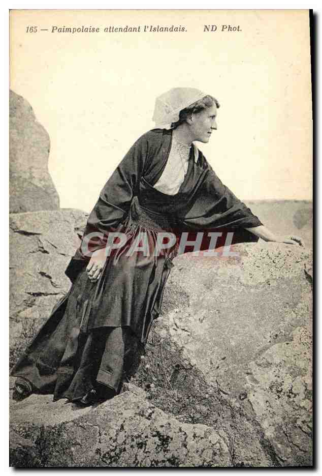 CPA Folklore Paimpolaise attendant l'Islandais 
