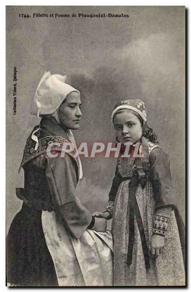 CPA Folklore Fillette et femme de Plougastel Daoulas 