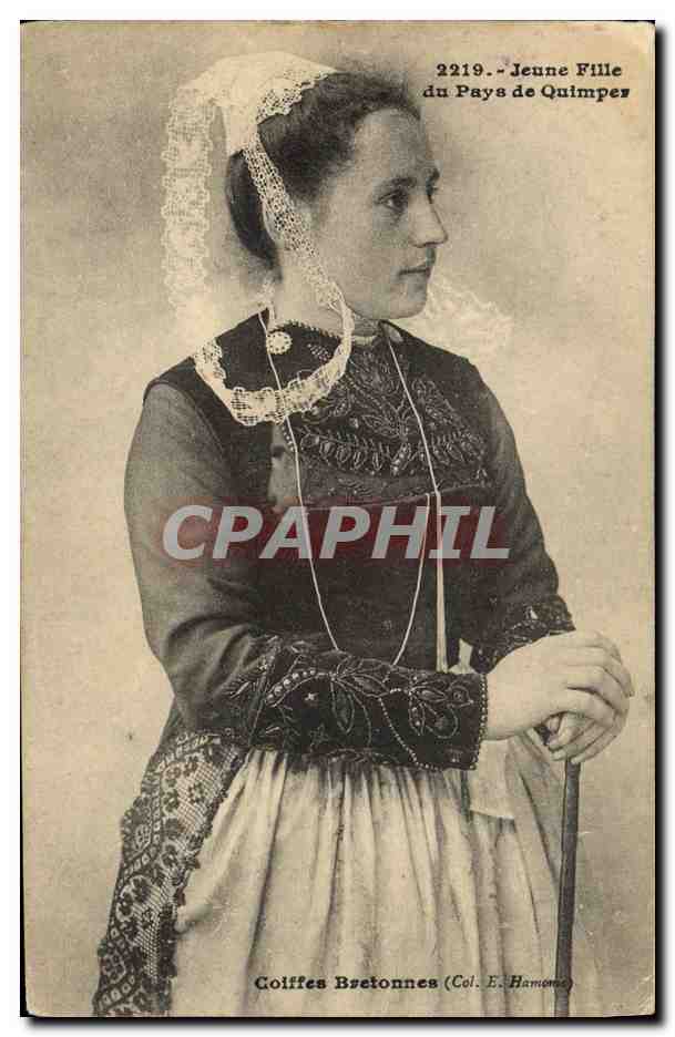 CPA Folklore Jeune fille du Pays de Quimper 