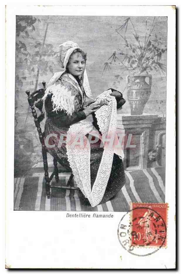 CPA Folklore Dentelle Dentelliere flamande 