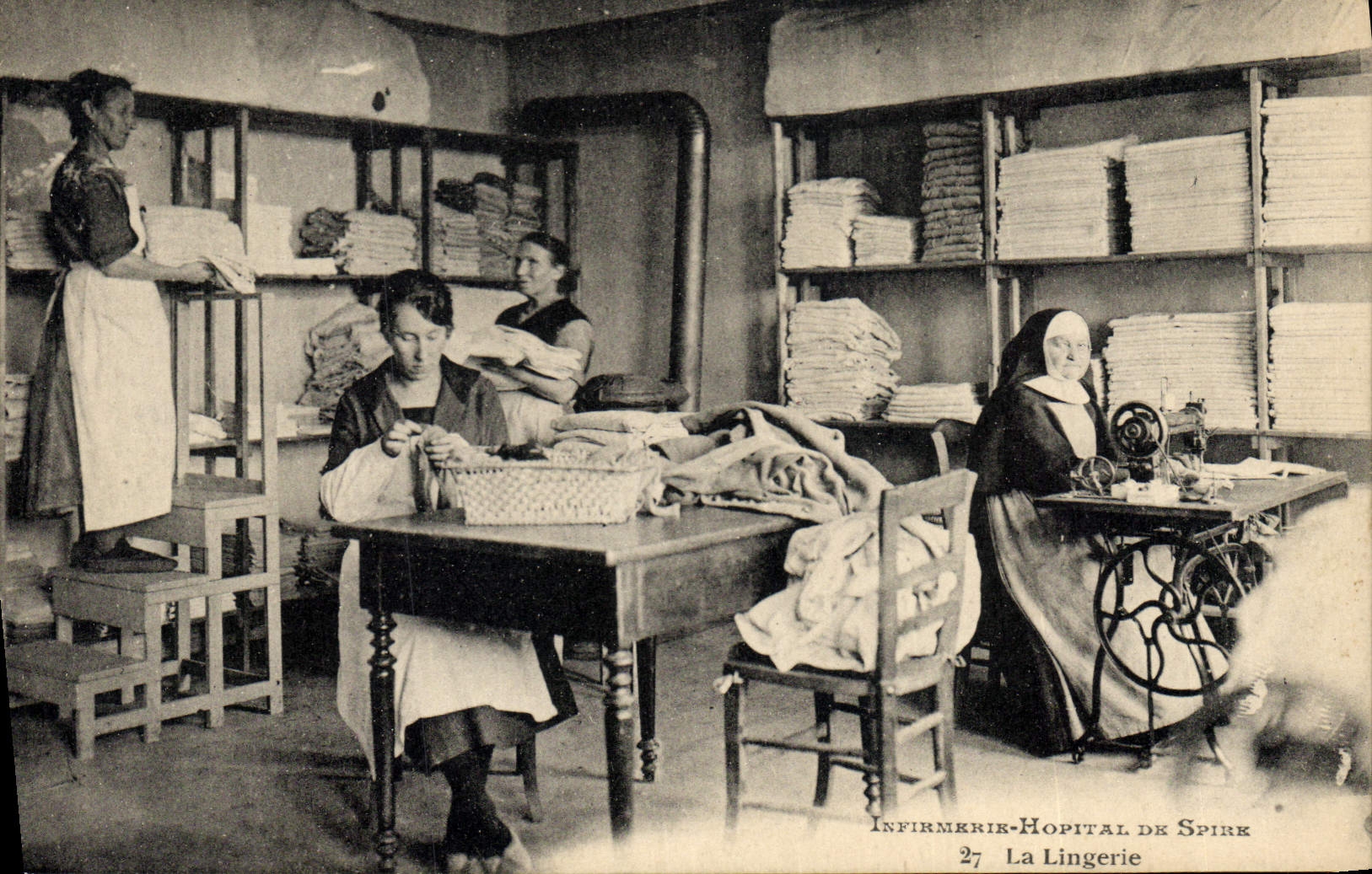 CPA Machine a Coudre Infirmerie Hopital de Spire La lingerie TOP