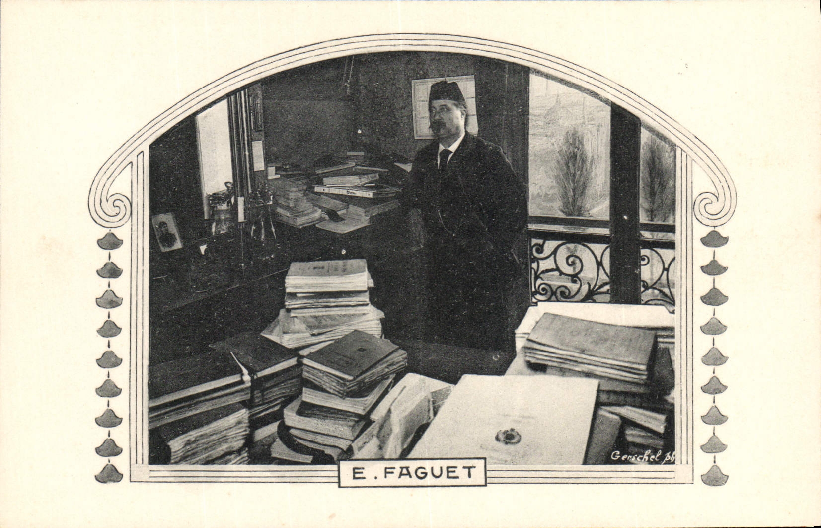 E. FAGUET — Bibliothécaire dans son cabinet — Gerschel, n° 103