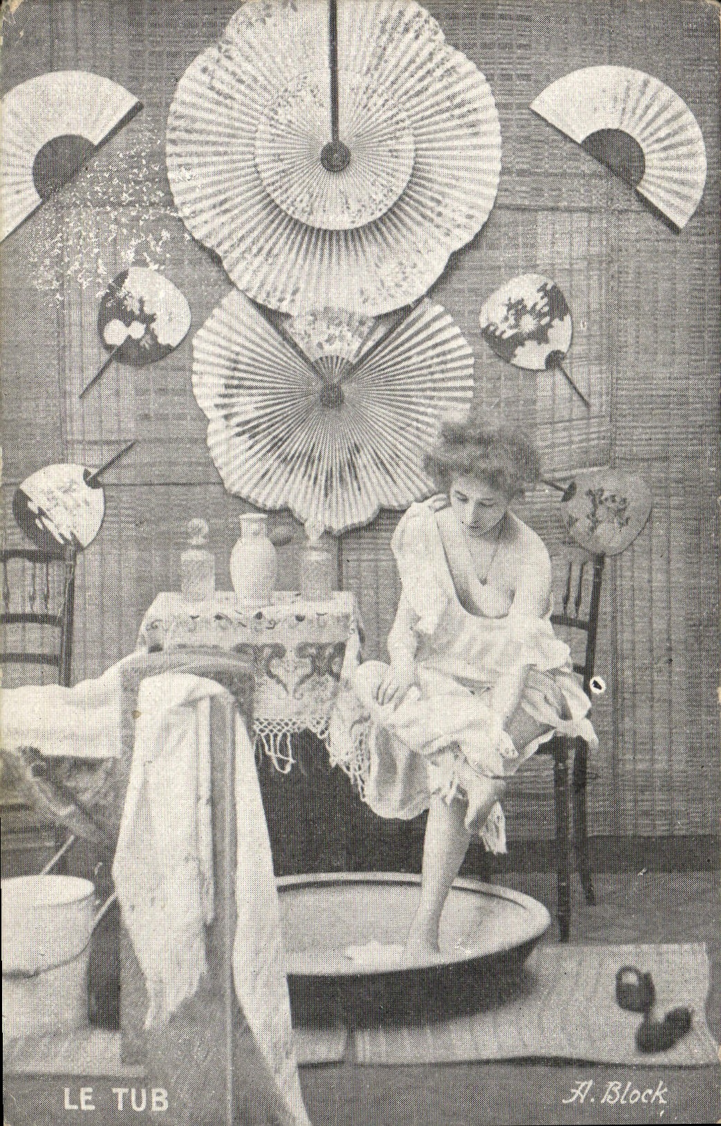 Une femme dans un bain à pieds — A. Block — n°2