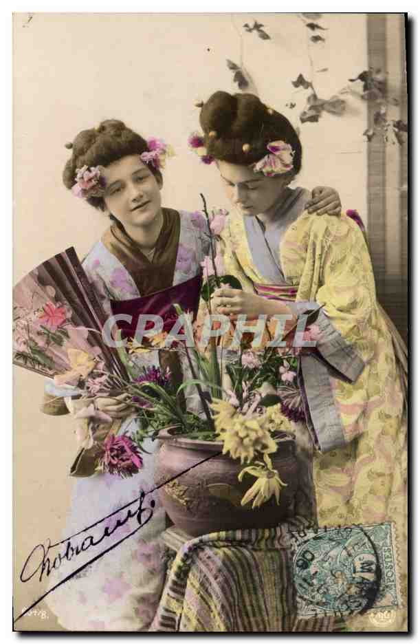 Deux jeunes femmes en kimono — scène de jardin — Photomaruf, n° 7478