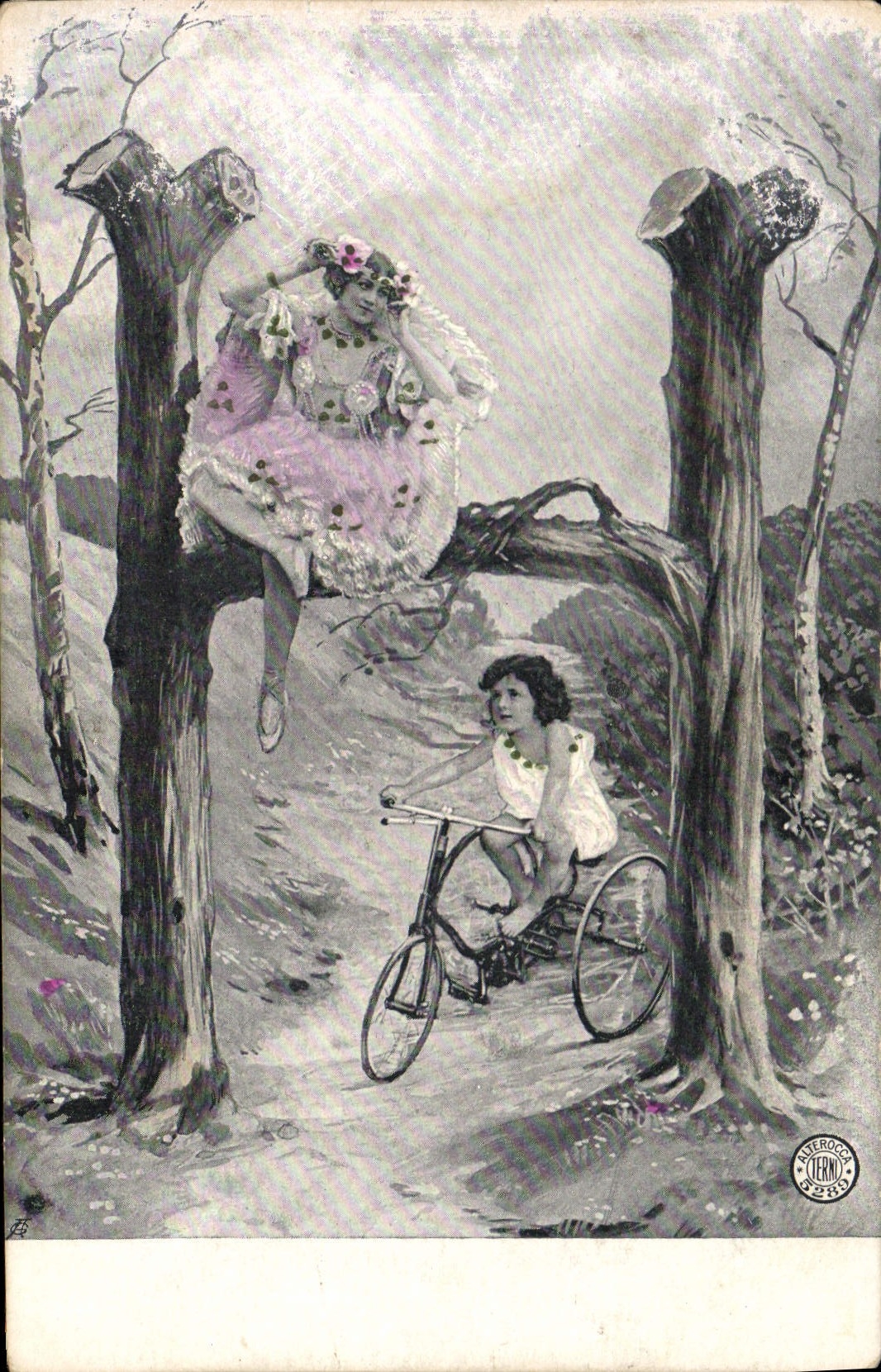CPA Fantaisie Femme Lettres Lettre H Velo Tricycle 
