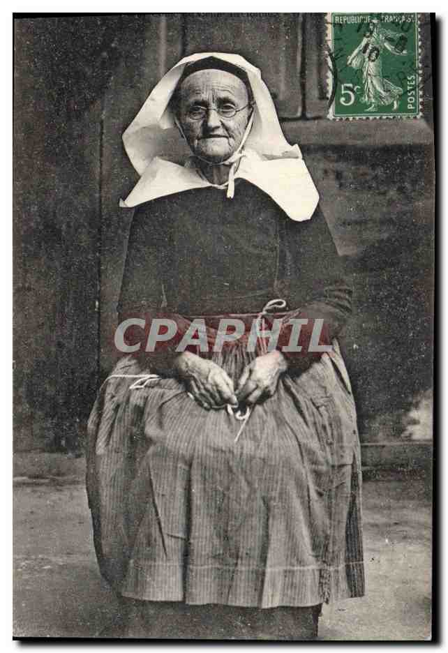 CPA Folklore Coiffe de vieille bretonne