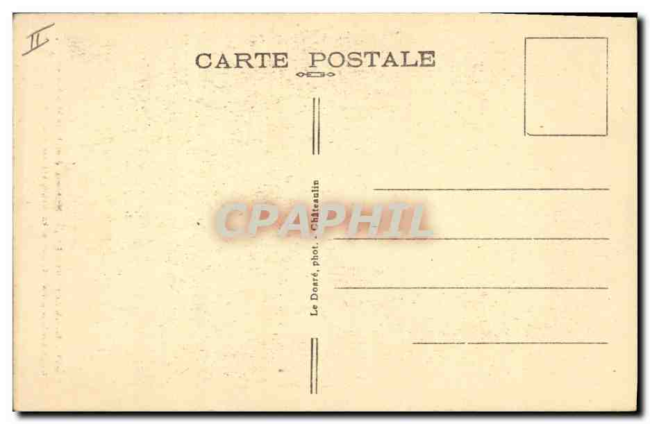 CPA Folklore Pardon de Rumengol Les jeunes filles portant de lourdes bannieres — Verso