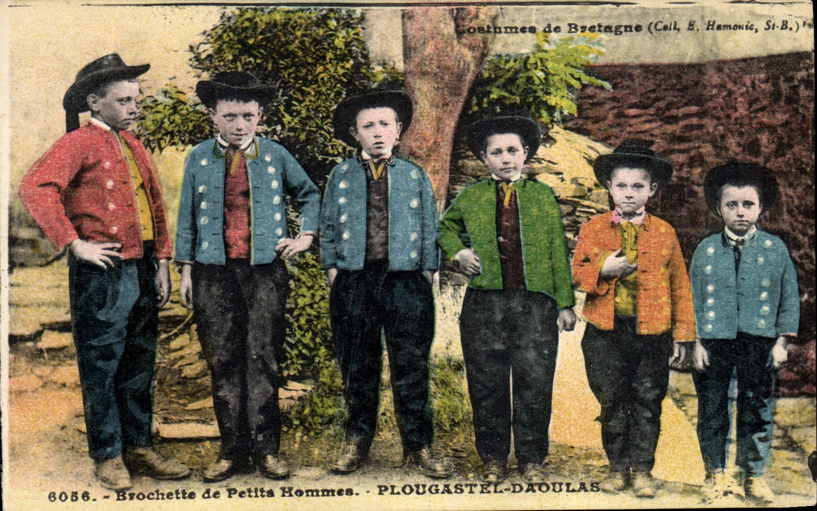 CPA Folklore Bretagne Brochette de petits hommes Plougastel Daoulas 