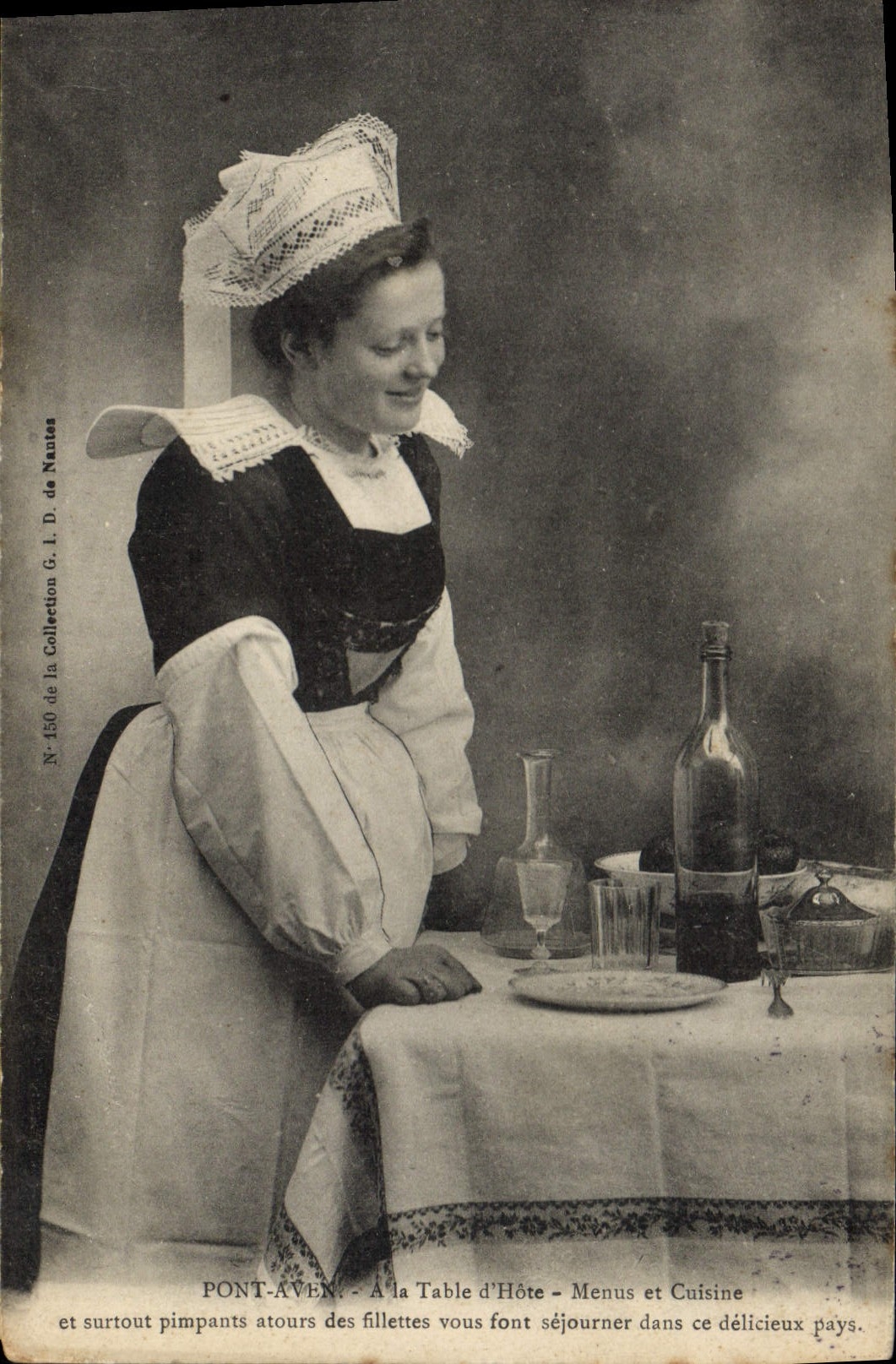 CPA Folklore Pont Aven A la table d'hote Menus et cuisine