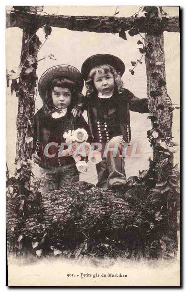 CPA Folklore Petits gas du Morbihan Enfants