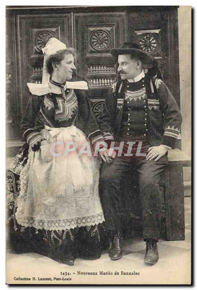 CPA Folklore Nouveaux maries de Bannalec Mariage